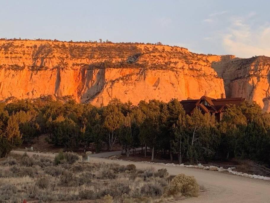 Villa Painted Cliffs-Hot Tub, Amazing Views Between Zion And Bryce à Orderville Extérieur photo