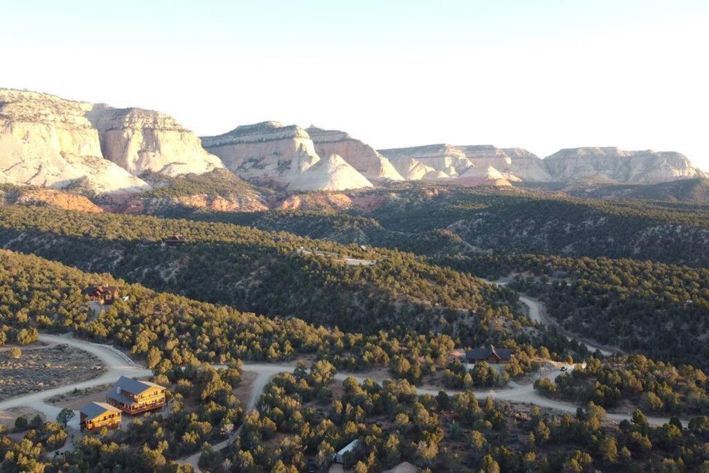 Villa Painted Cliffs-Hot Tub, Amazing Views Between Zion And Bryce à Orderville Extérieur photo